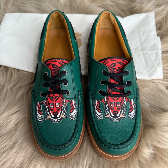 Gucci Other - Authentic NWOT Gucci Boy Toddler Green Leather Loafer w/Red Tiger Print